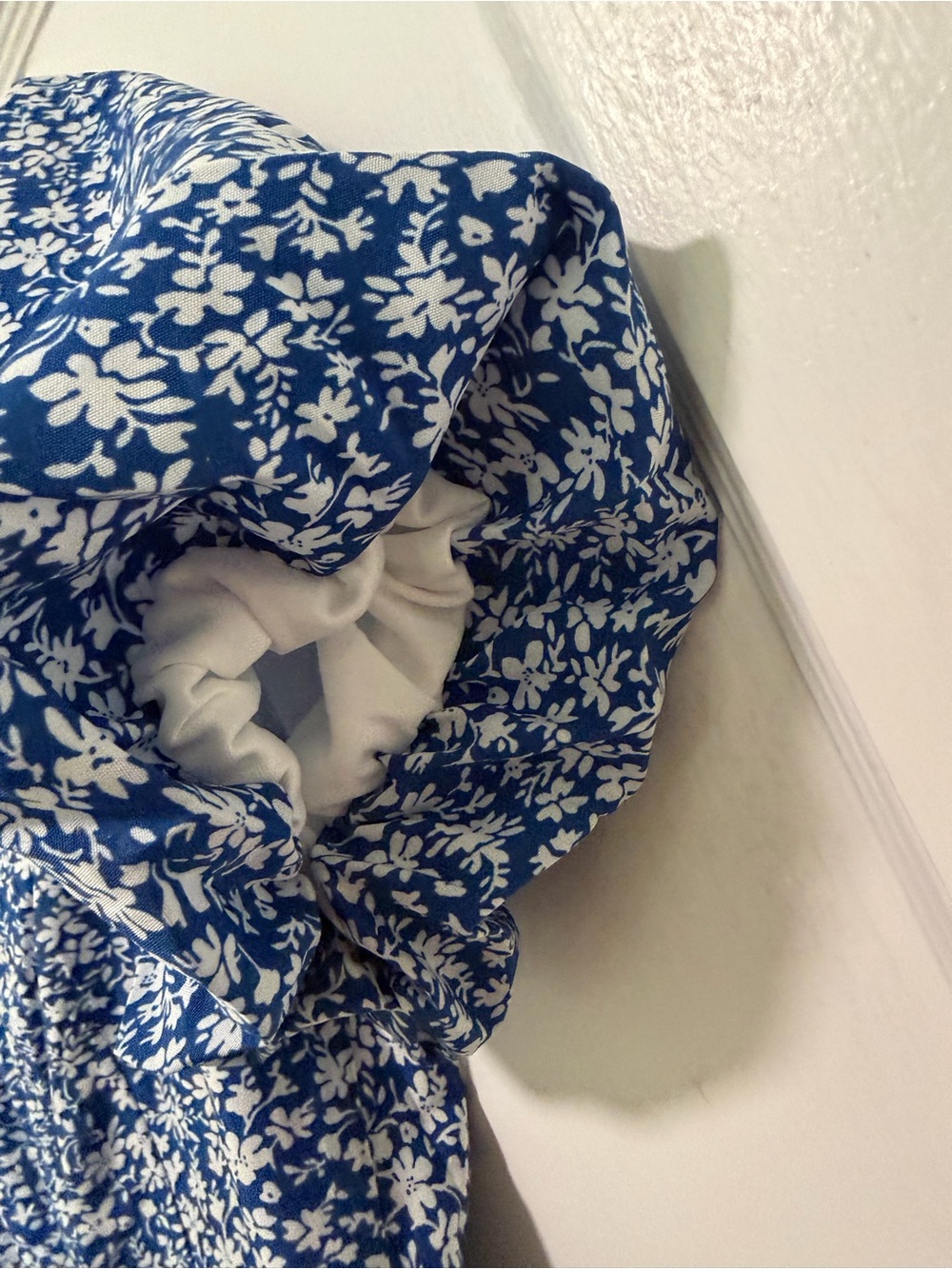Blue and White Floral Printed Puff Sleeve, Slit Maxi Dress Women’s Medium - Picture 7 of 8